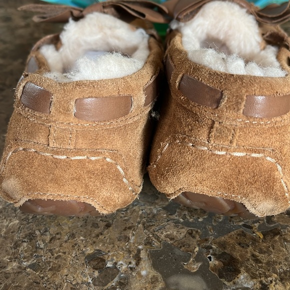 UGG Dakota Chestnut Sheepskin Leather Bow Slippers size 11 - Picture 10 of 16